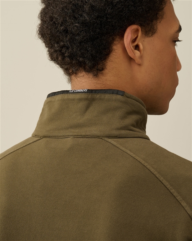 スウェット・トレーナー C.P. Company Men's Lens Wappen Light Fleece Sweatshirt Ivy G LIGHT FLEECE ZIPPED SWEATSHIRT IVY GREEN C.P. COMPANY